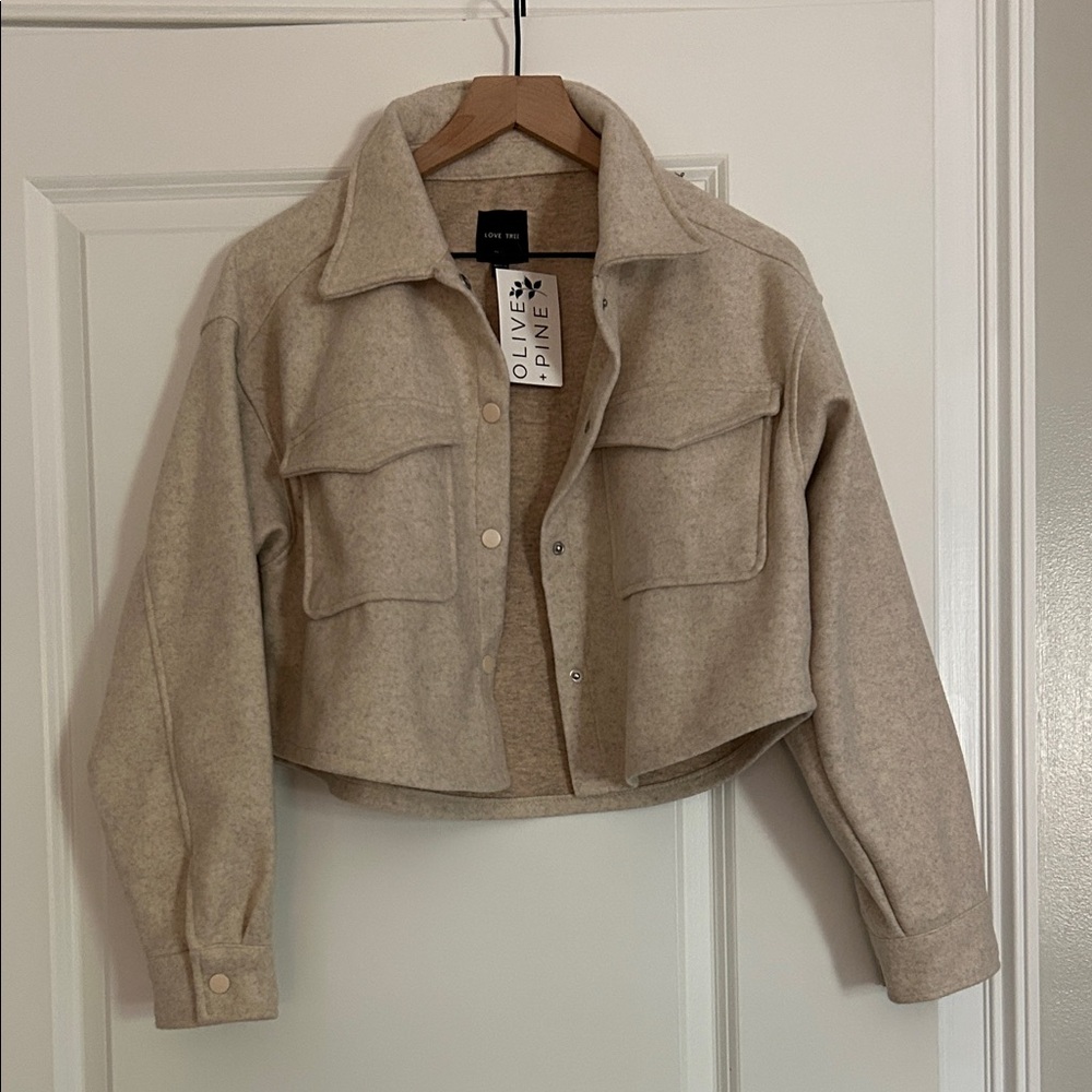 Women's Cropped Shacket - Beige